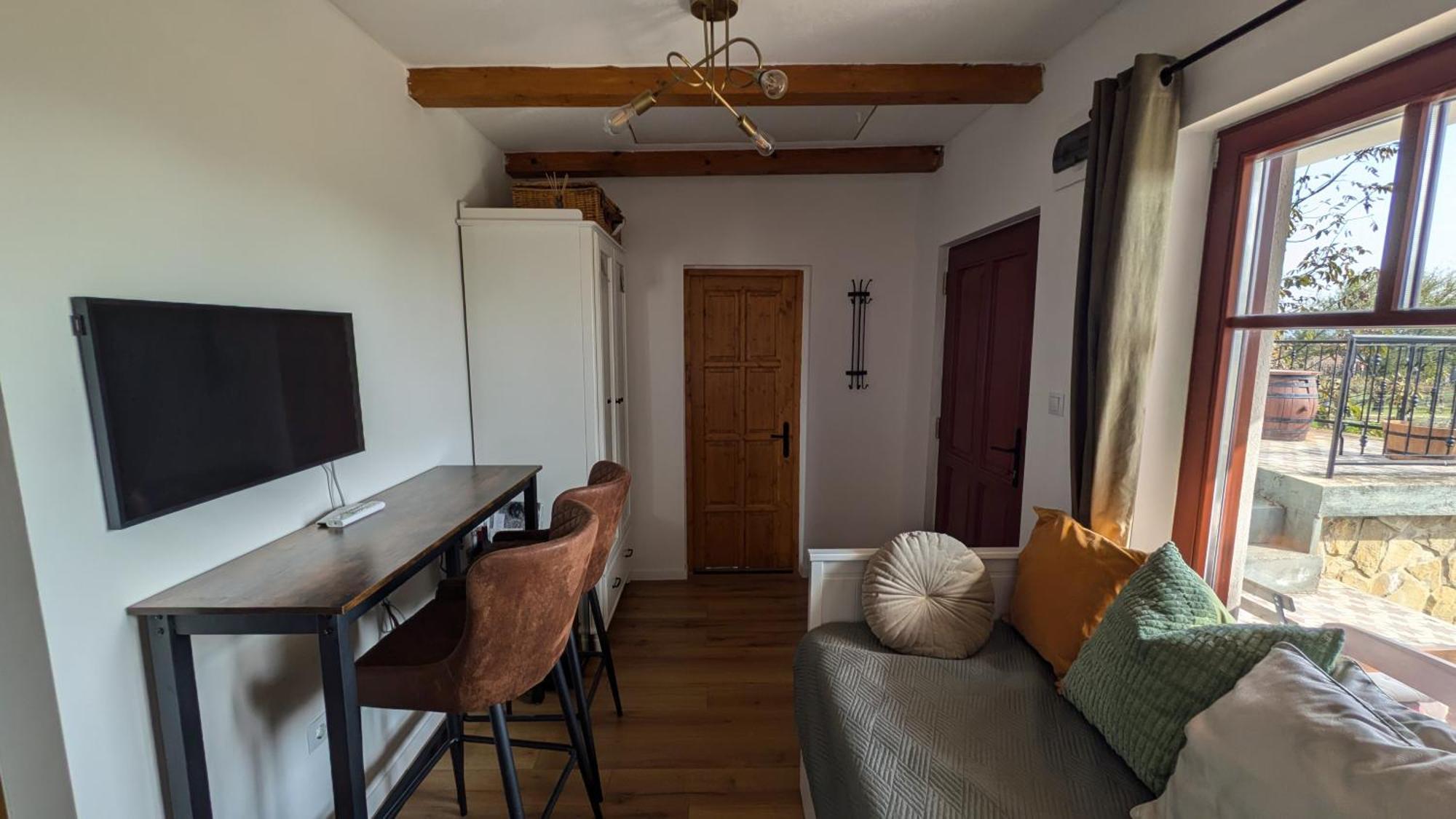 Holiday home Jera Pince Es Vendeghaz
